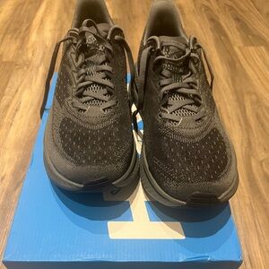 Hoka Mach 6 - unworn / in-box. Too small unable to return.